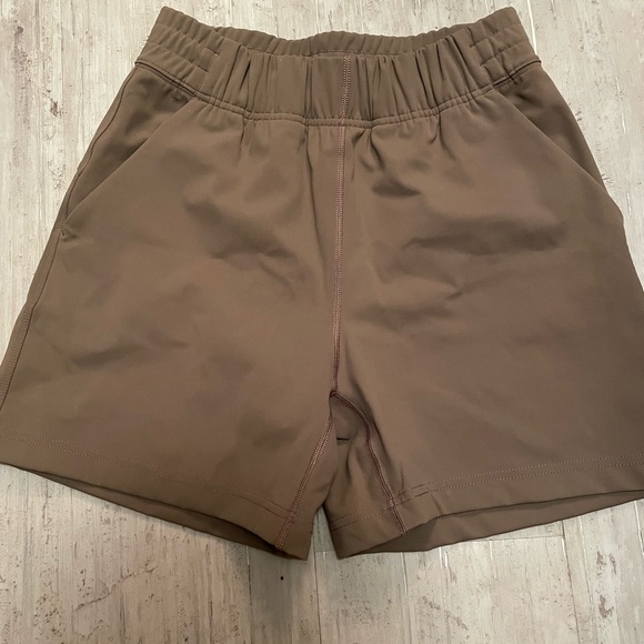 Aritzia babaton short - Picture 2 of 3